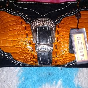 Gorgeous leather buckle purse